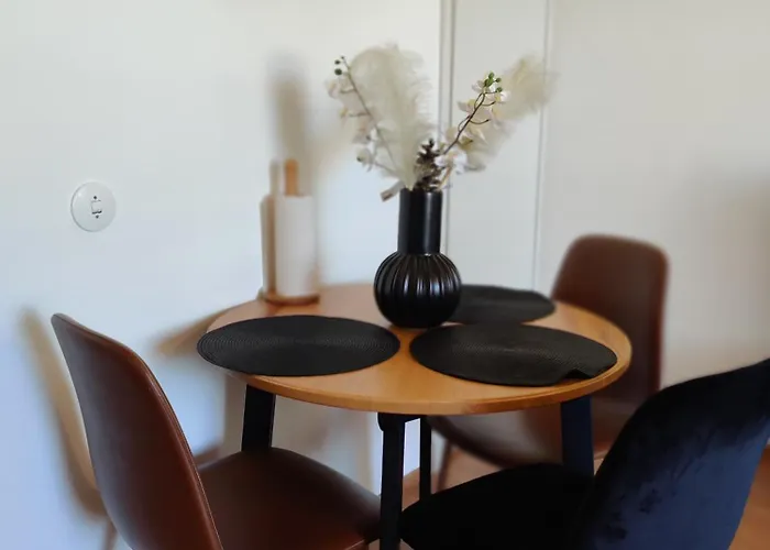 Costal With Forest Views דירה *